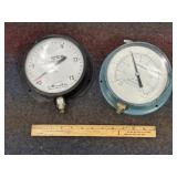 2 VINTAGE PRESSURE GAUGES