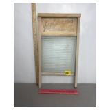 VINTAGE ATLANTIC GLASS WASH BOARD, 24" X 12 1/2"