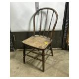 ANTIQUE WOODEN SPINDLE BOW-BACK WINDSOR CHAIR