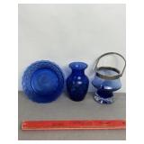 SHIRLEY TEMPLE DISH W/ OTHER BLUE DISHES