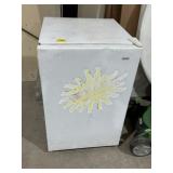 STANDING MINI FREEZER, WORKS, 33" T X 21 1/4" L