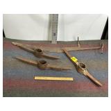 ANTIQUE PIK HEADS & HAY KNIFE
