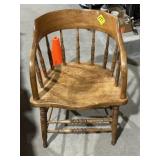 ANTIQUE WOODEN BARREL BACK CAPTAINS CHAIR