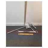 LARGE BREAKER BAR, WRENCH & SOCKETS