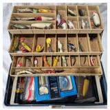 VTG. PLANO TACKLE BOX FULL OF NICE LURES
