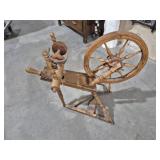 ANTIQUE WOODEN SPINNING WHEEL