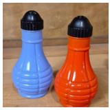 HAZEL ATLAS GLASS BOLD COLOR SALT & PEPPER SHAKERS