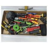 HANDTOOLS, SCREWDRIVERS, TAPE MESURES, PLIERS