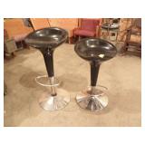2 RETRO ADJUSTABLE STOOLS