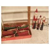 WOOD AND CERAMIC CHRISTMAS DECORATIONS