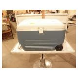 IGLOO COOLER ON WHEELS