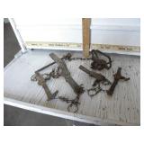 5 VINTAGE TRAPS, 4 VICTOR