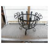 BLACK METAL PLANT STAND