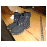 BLACK BOOTS SZ 8