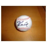 KOBE BRYANT SIGNED BASEBALL (NO CERTIFICATE)