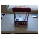 BATTERY OPERATED CLAW MACHINE / WORKS