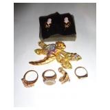 LOT OF COSTUME JEWELRY LOT OF COSTUME JEWELRY