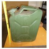 20 LITER (5 GAL.) MILITARY JERRY CAN / METAL 20 LITER (5 GAL.) MILITARY JERRY CAN / METAL