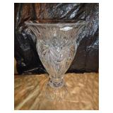 CRYSTAL VASE 12' T X 7' ACROSS AT TOP CRYSTAL VASE 12' T X 7' ACROSS AT TOP