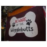 APPROX 23X17 - RUG WIGGLE BUTTS