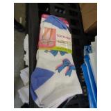 6 PAIR WOMEN'S FOOTIE SOCKS 6 PAIR WOMEN'S FOOTIE SOCKS