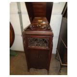 SILVERTONE RECORD PLAYER 47'T X 18' W X 21' D SILVERTONE RECORD PLAYER 47'T X 18' W X 21' D