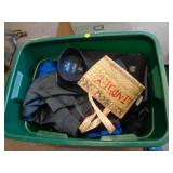 TOTE OF CLOTHES / UT
