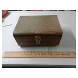 SMALL VINTAGE CASE
