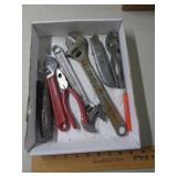 LOT OF PLIERS
