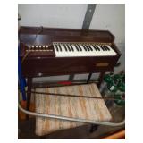 ELECTRIC ORGAN & STOOL