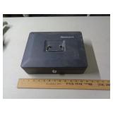SENTRY CASH BOX W KEY