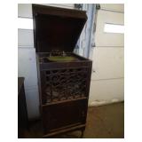 EDISON VICTROLA / NEEDS WORK