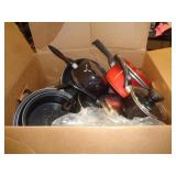 LOT OF POTS & PANS / UT