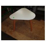 SMALL WHITE TABLE