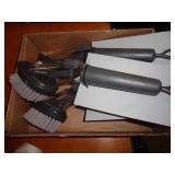 LOT OF DISH BRUSHES
