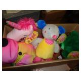 LOT OF STUFFED TOYS / UT