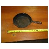 #5 CAST IRON SKILLET / 8' ACROSS