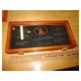 KNIFE DISPLAY CASE W / KEYS