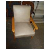 LEATHER CHAIR 34' T LEATHER CHAIR 34' T