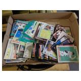 LOT OF BASEBALL CARDS LOT OF BASEBALL CARDS