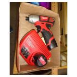 MILWAUKEE 1/4' IMPACT DRIVER / WORKS MILWAUKEE 1/4' IMPACT DRIVER / WORKS