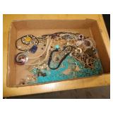 LOT OF JEWELRY LOT OF JEWELRY