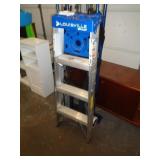 4' LOUISVILLE LADDER STEP LADDER 4' LOUISVILLE LADDER STEP LADDER