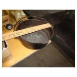 10' CAST IRON DUTCH OVEN (NO LID) 10' CAST IRON DUTCH OVEN (NO LID)
