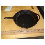 11 1/2' CAST IRON LODGE SKILLET 11 1/2' CAST IRON LODGE SKILLET