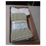 LOT OF HAND TOWELS LOT OF HAND TOWELS