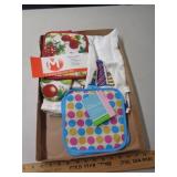 POT HOLDERS & KITCHEN TOWELS POT HOLDERS & KITCHEN TOWELS