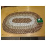 18 X 28 BRAIDED RUG - BROWN & WHITE 18 X 28 BRAIDED RUG - BROWN & WHITE