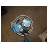 BUCKET OF ELECTRICAL ITEMS / F BUCKET OF ELECTRICAL ITEMS / F