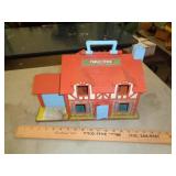 FISHER PRICE PLAYHOUSE / EMPTY FISHER PRICE PLAYHOUSE / EMPTY
